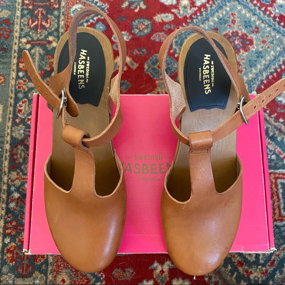 NWB Swedish Hasbeen Clogs. Size 39 (Approx. US 8).